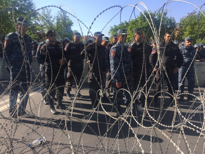 Yerevan'da  Sarkisyan karşıtı gösteriler